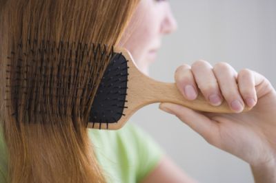 ухаживаем за тонкими ломкими волосами: как выбрать расческу